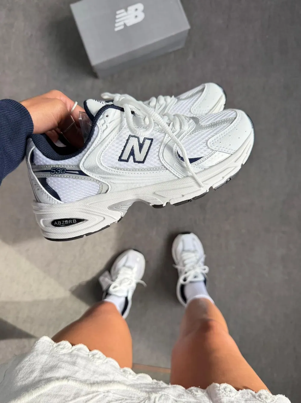 Tênis New balance 530 sintético Branco/Marinho — foto 2