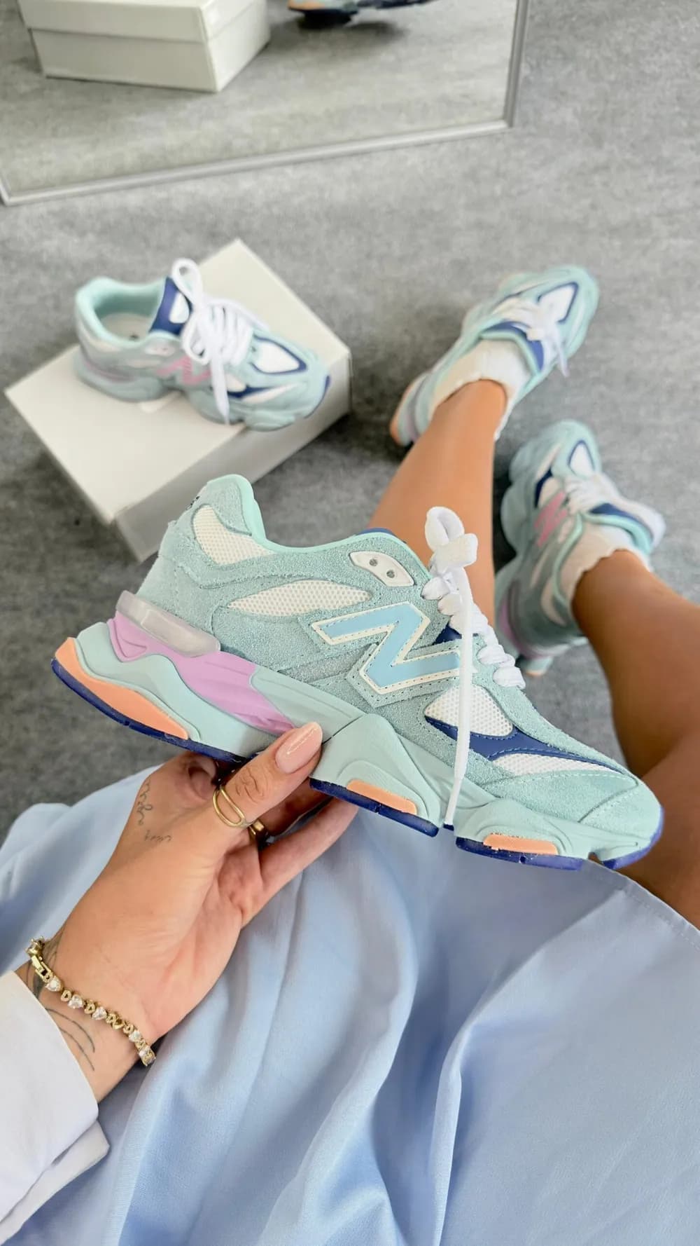 Tênis New Balance 9060 Couro Azul /Chiclete — foto 1