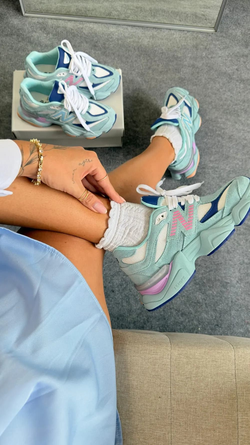Tênis New Balance 9060 Couro Azul /Chiclete — foto 3
