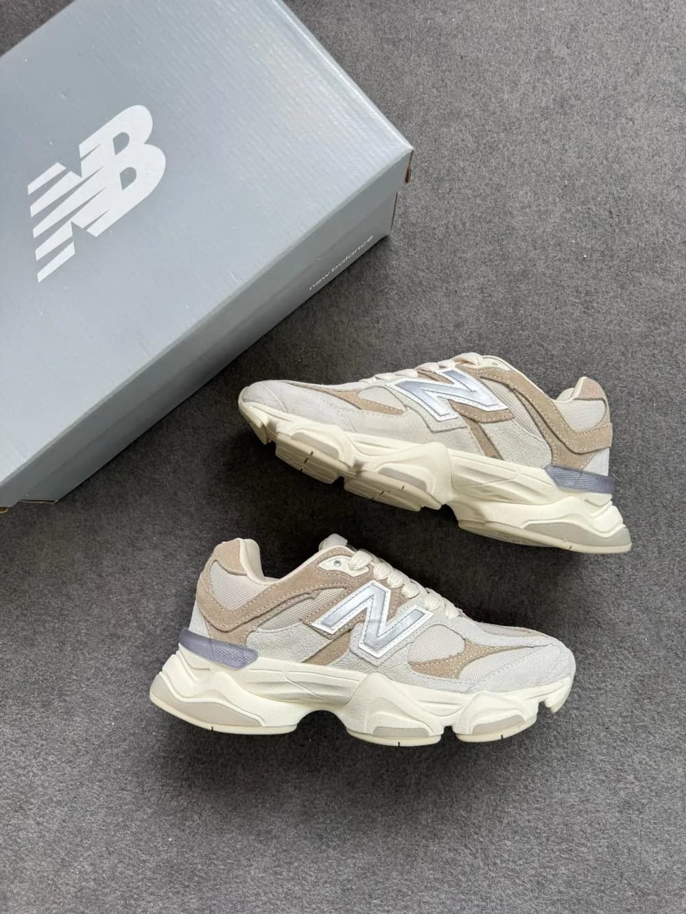 Tênis New Balance 9060 Couro Bege/Cinza — foto 1