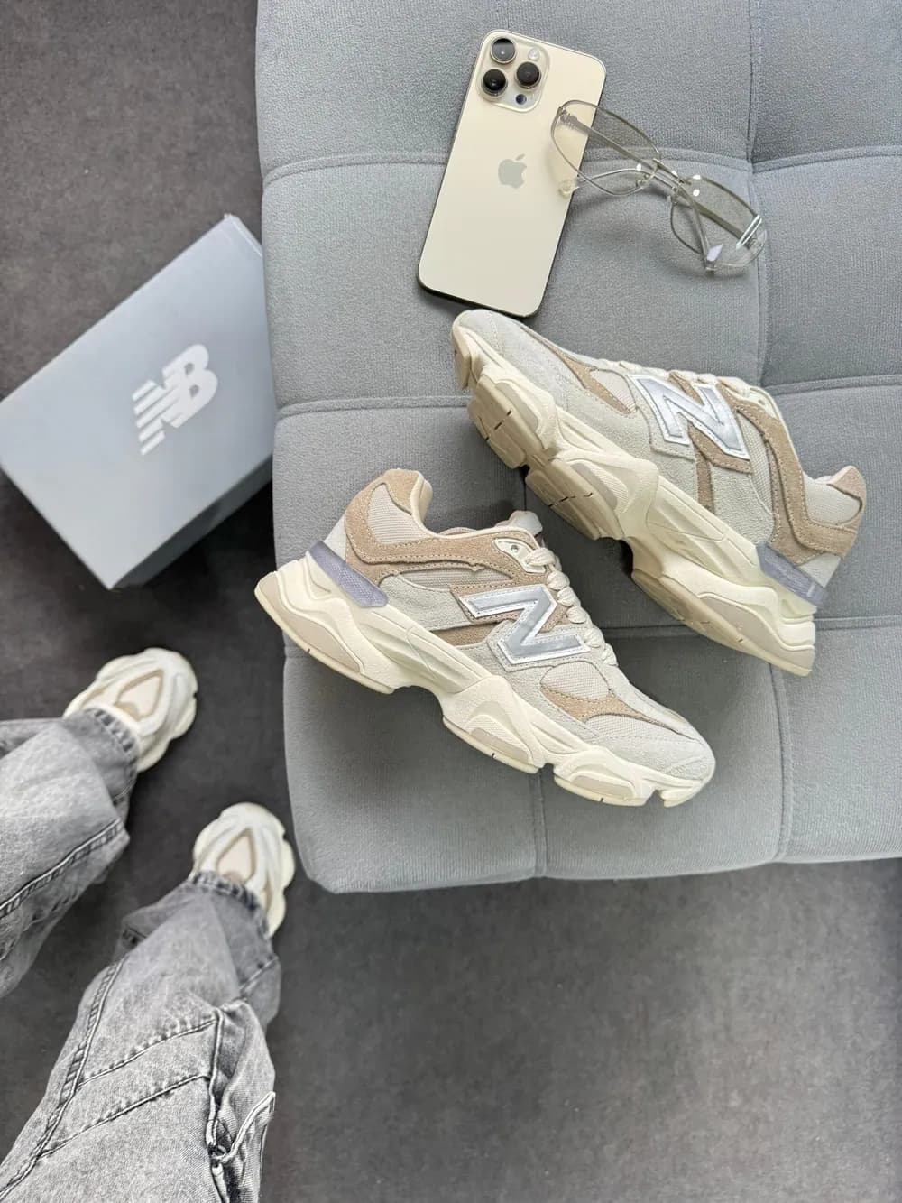 Tênis New Balance 9060 Couro Bege/Cinza — foto 2