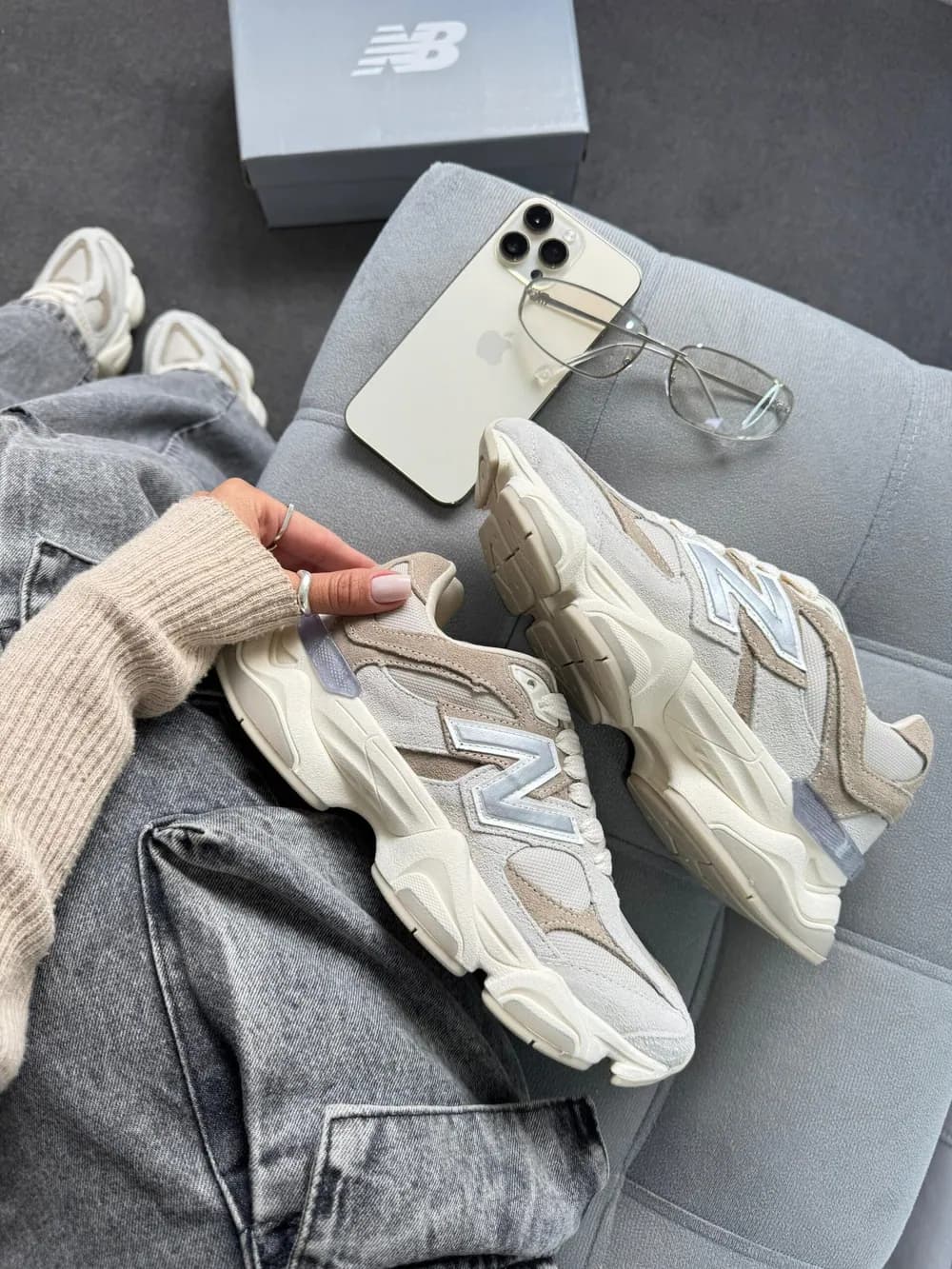 Tênis New Balance 9060 Couro Bege/Cinza — foto 3