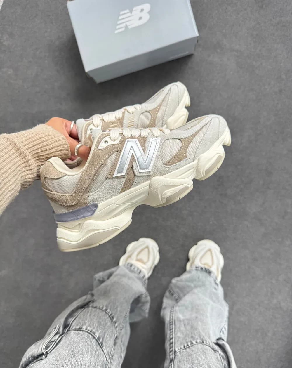 Tênis New Balance 9060 Couro Bege/Cinza — foto 5