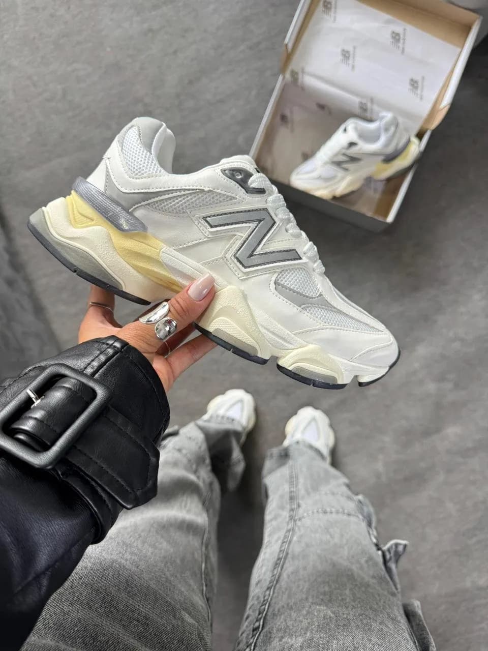Tênis New Balance 9060 Couro Branco/Cinza — foto 1