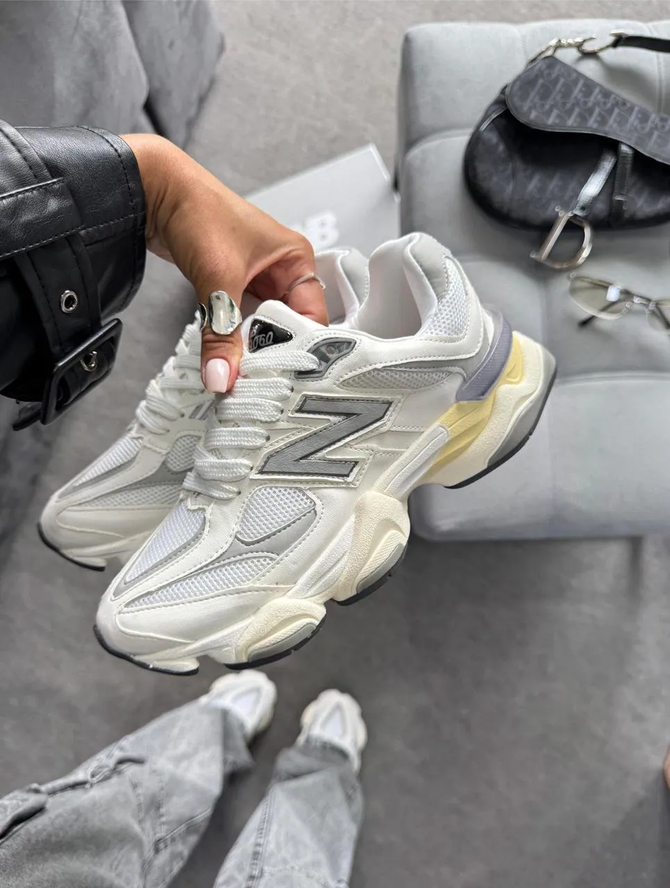 Tênis New Balance 9060 Couro Branco/Cinza — foto 7