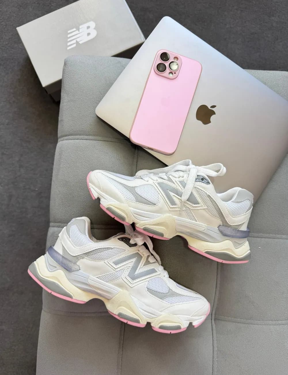 Tênis New Balance 9060 Couro Branco/Cinza / Rosa — foto 1