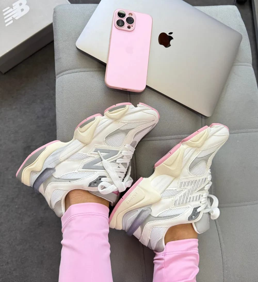 Tênis New Balance 9060 Couro Branco/Cinza / Rosa — foto 2