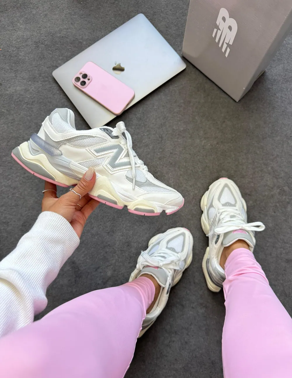 Tênis New Balance 9060 Couro Branco/Cinza / Rosa — foto 8