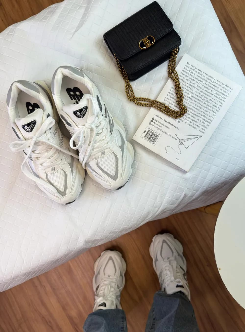 Tênis New Balance 9060 Couro Branco Cinza Unissex — foto 2
