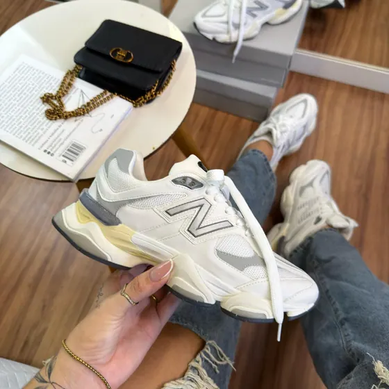 Tênis New Balance 9060 Couro Branco Cinza Unissex