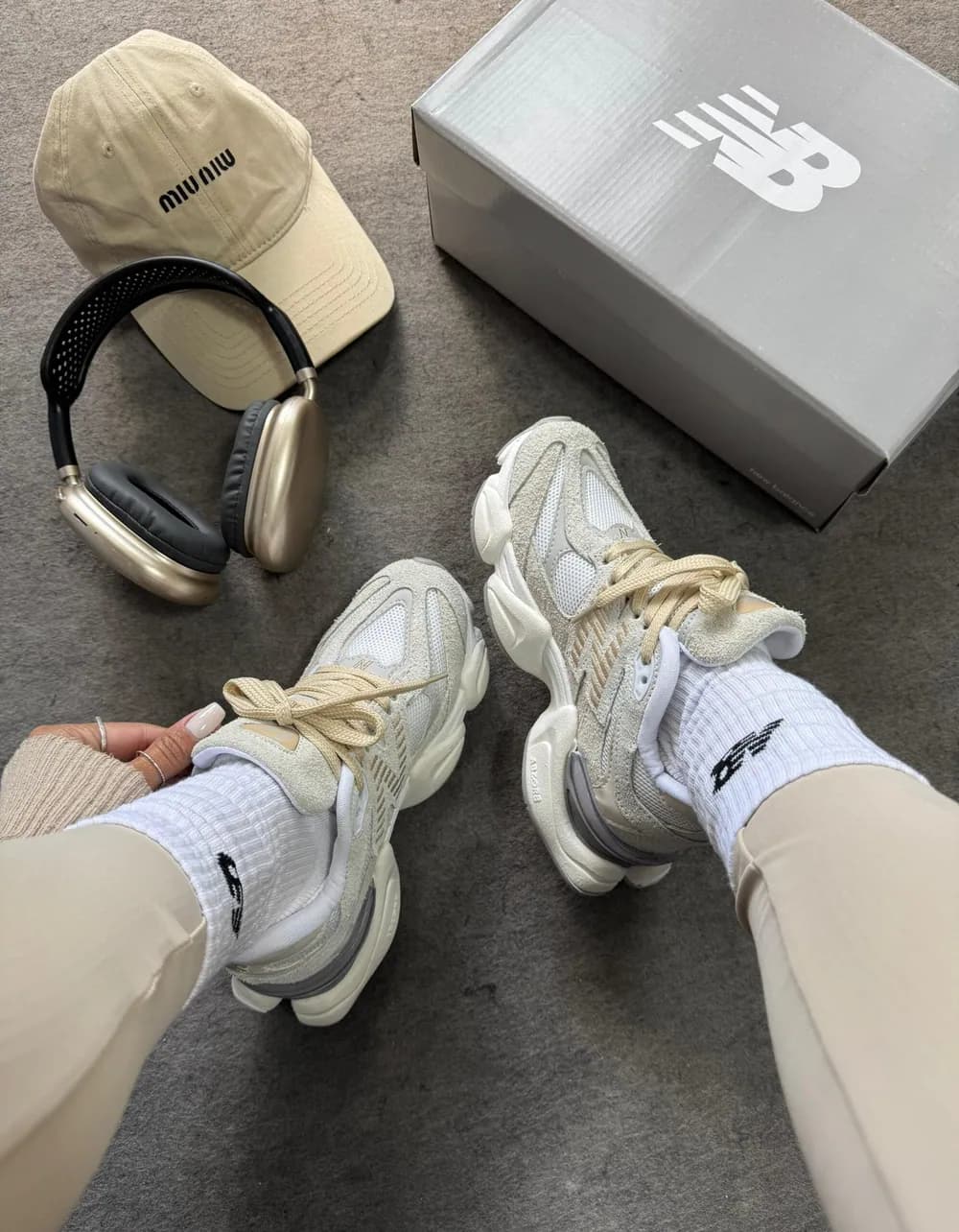Tênis New Balance 9060 Couro Off/Bege — foto 3
