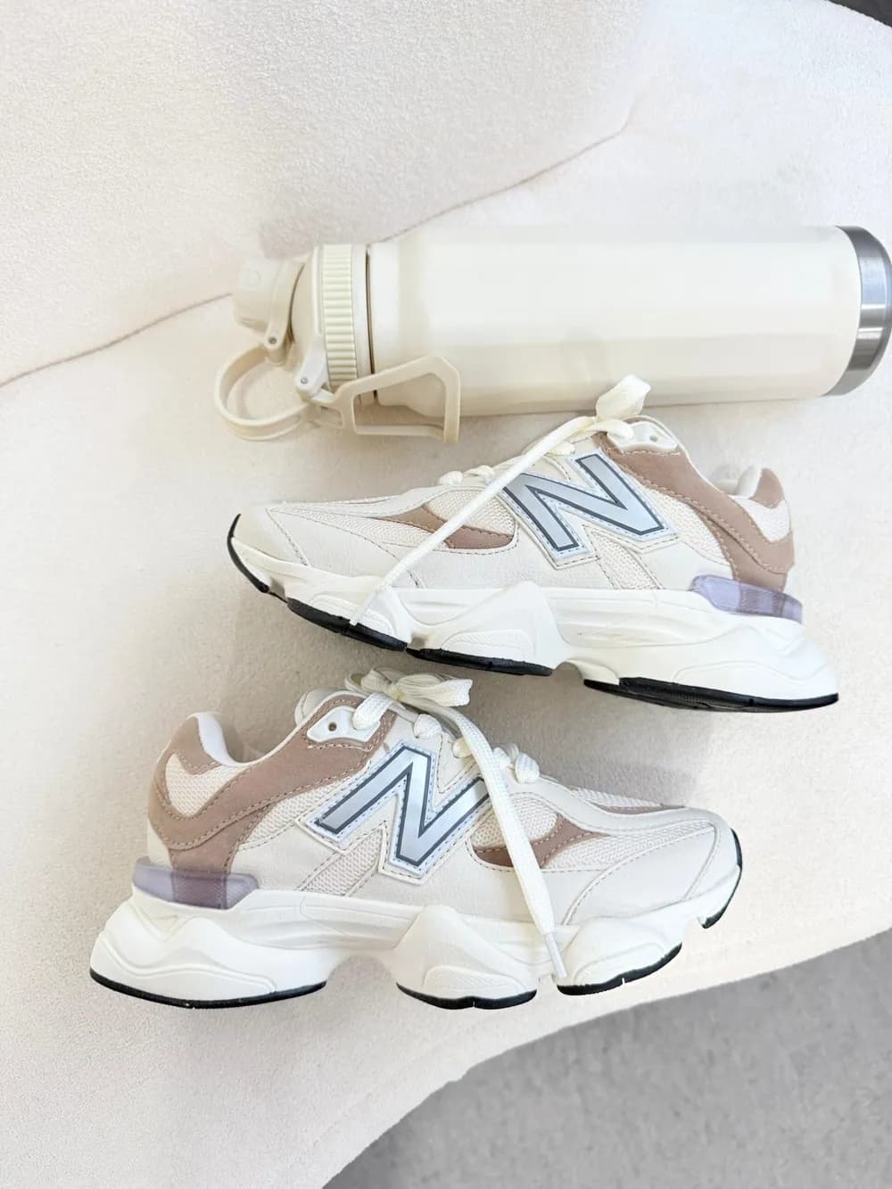 Tênis New Balance 9060 Sintético OFF/CASTOR — foto 4