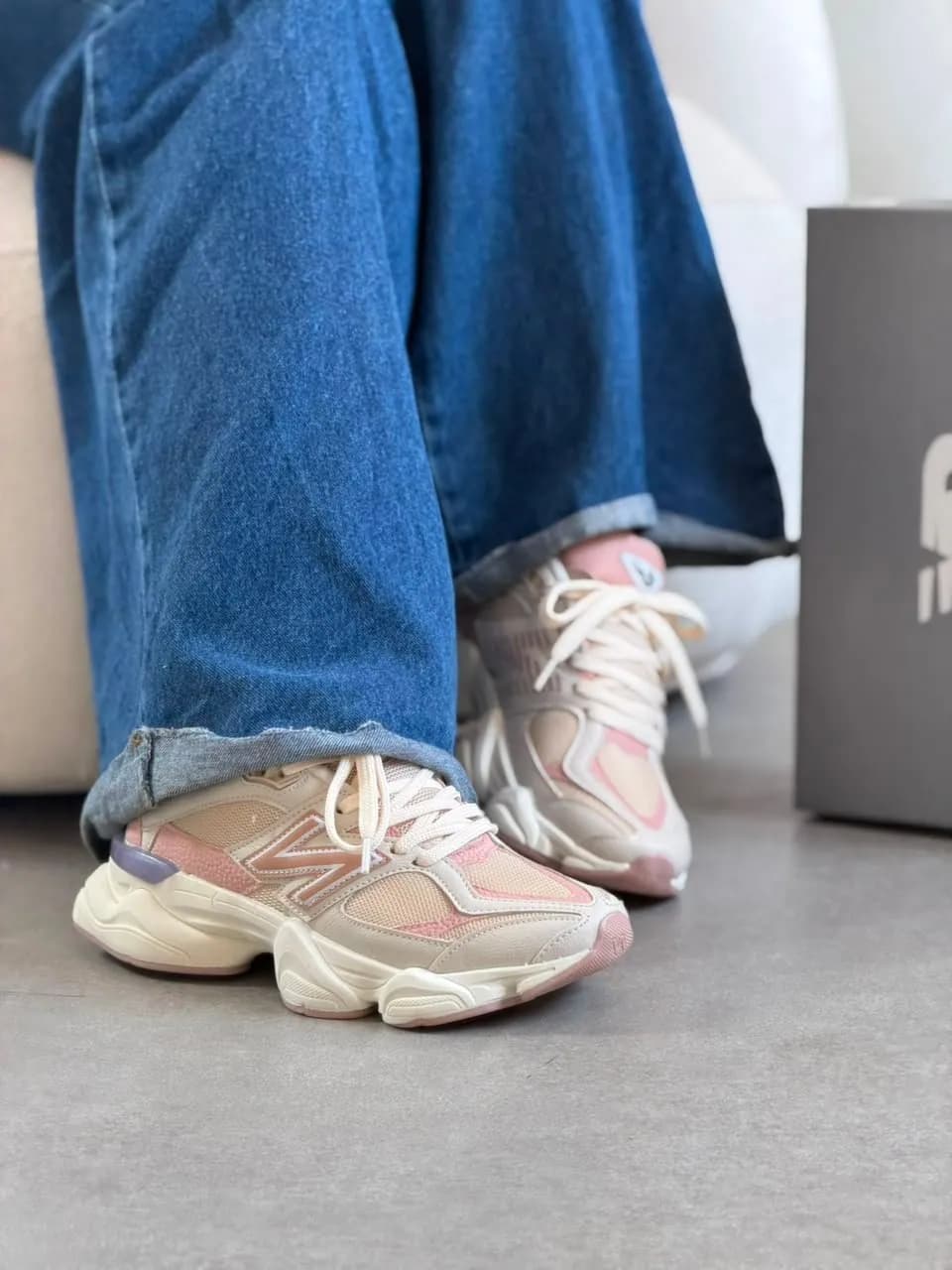 Tênis New Balance 9060 Sintético Off/Rose — foto 2